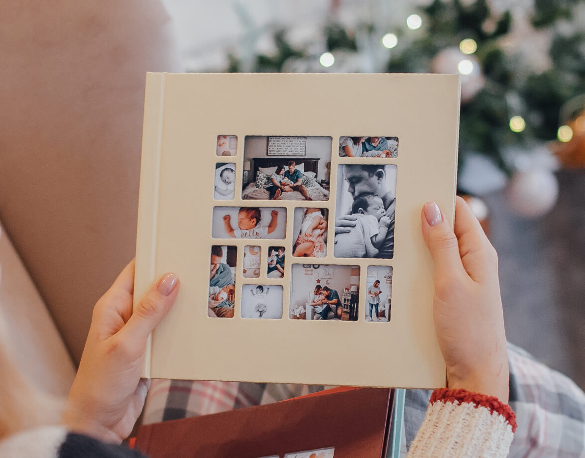 Квадратная фотокнига бежевого цвета с мозаикой из фотографий на обложке 